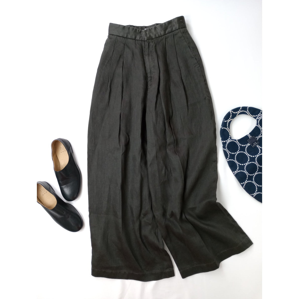 ATON エイトン GARMENT DYED LINEN SATIN タック ワイドパンツ 墨黒  01 【中古】