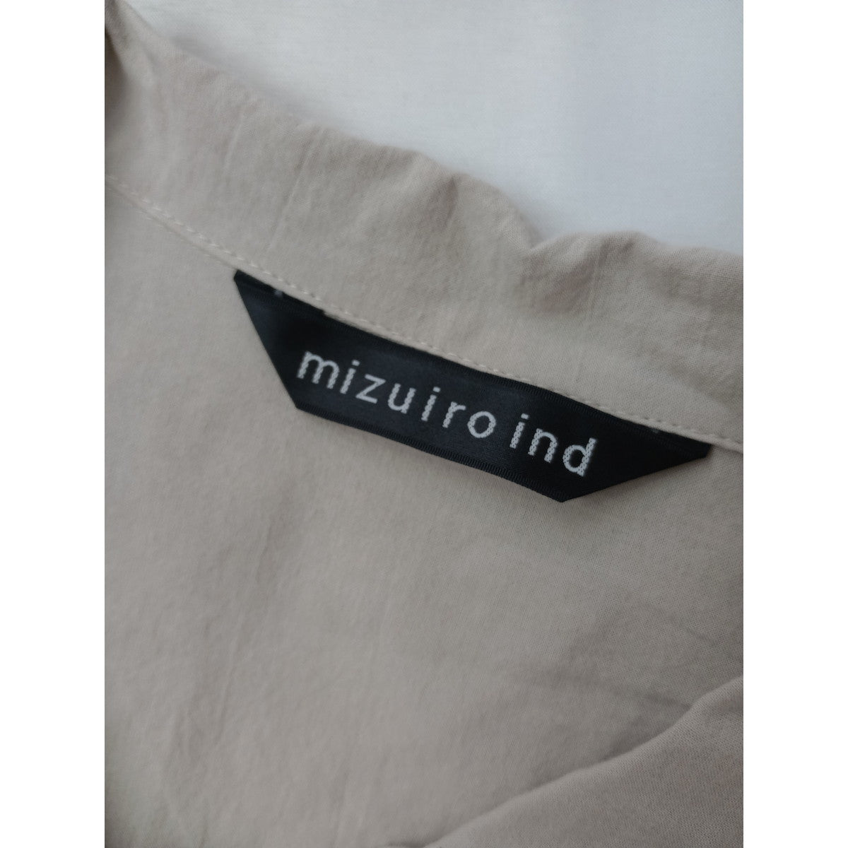 mizuiro ind ミズイロインド ラッフルカラー シャツ ブラウス トップス   ベージュ 【中古】