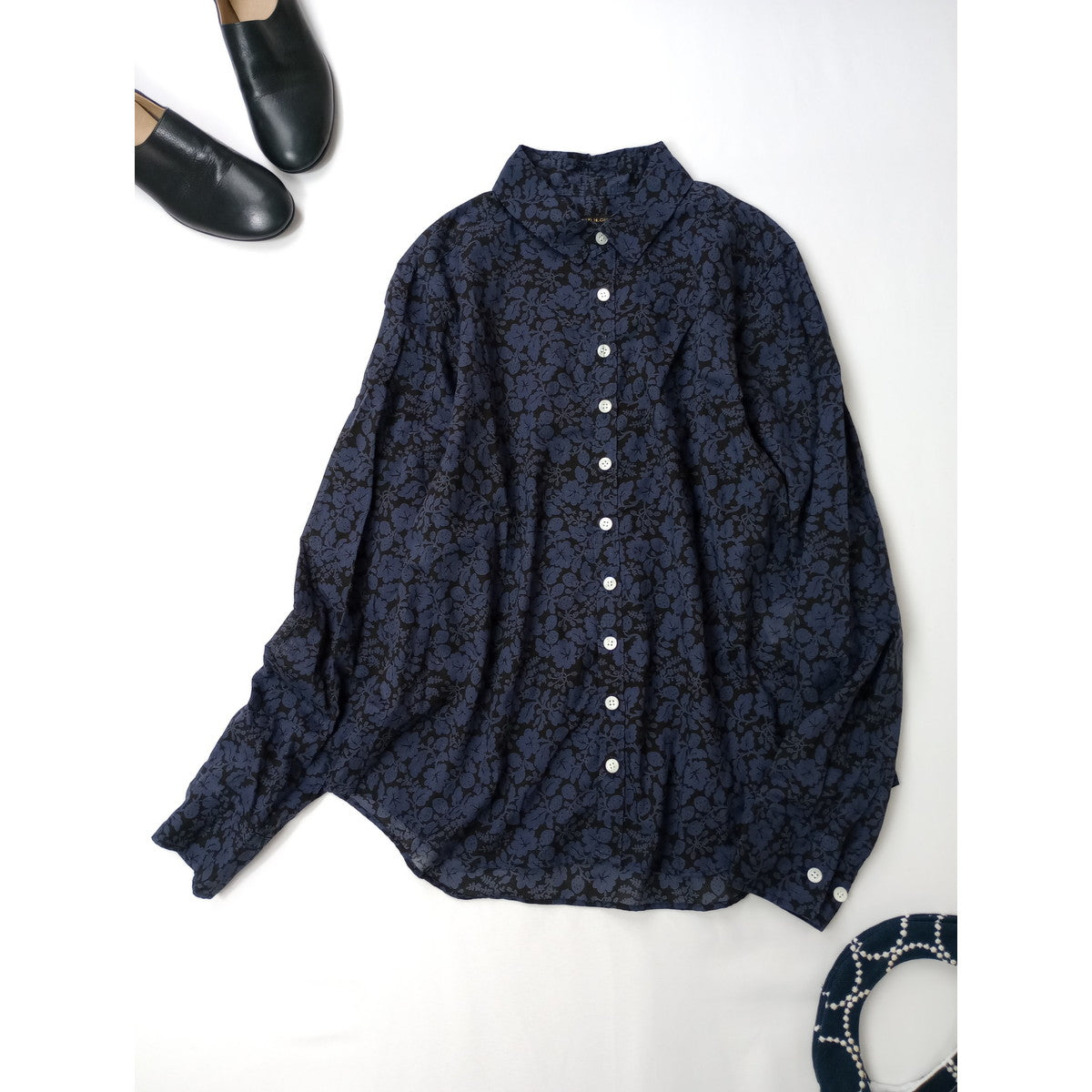 R&D.M.Co- オールドマンズテーラー COTTON LAWN WILD BERRY SMALL COLLAR SHIRT  ワイルドベリー スモールカラー シャツ ブラウス ネイビー 【中古】