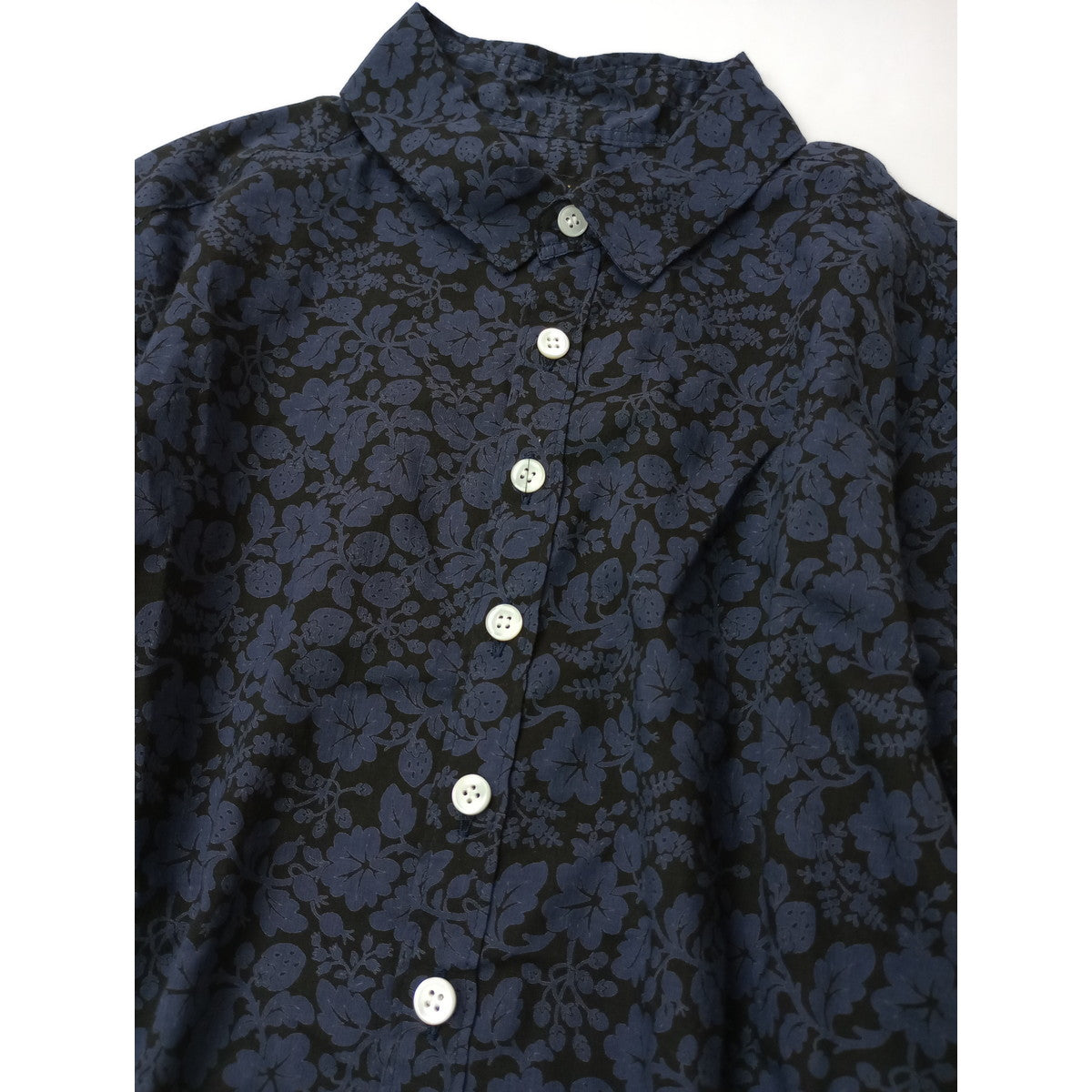 R&D.M.Co- オールドマンズテーラー COTTON LAWN WILD BERRY SMALL COLLAR SHIRT  ワイルドベリー スモールカラー シャツ ブラウス ネイビー 【中古】