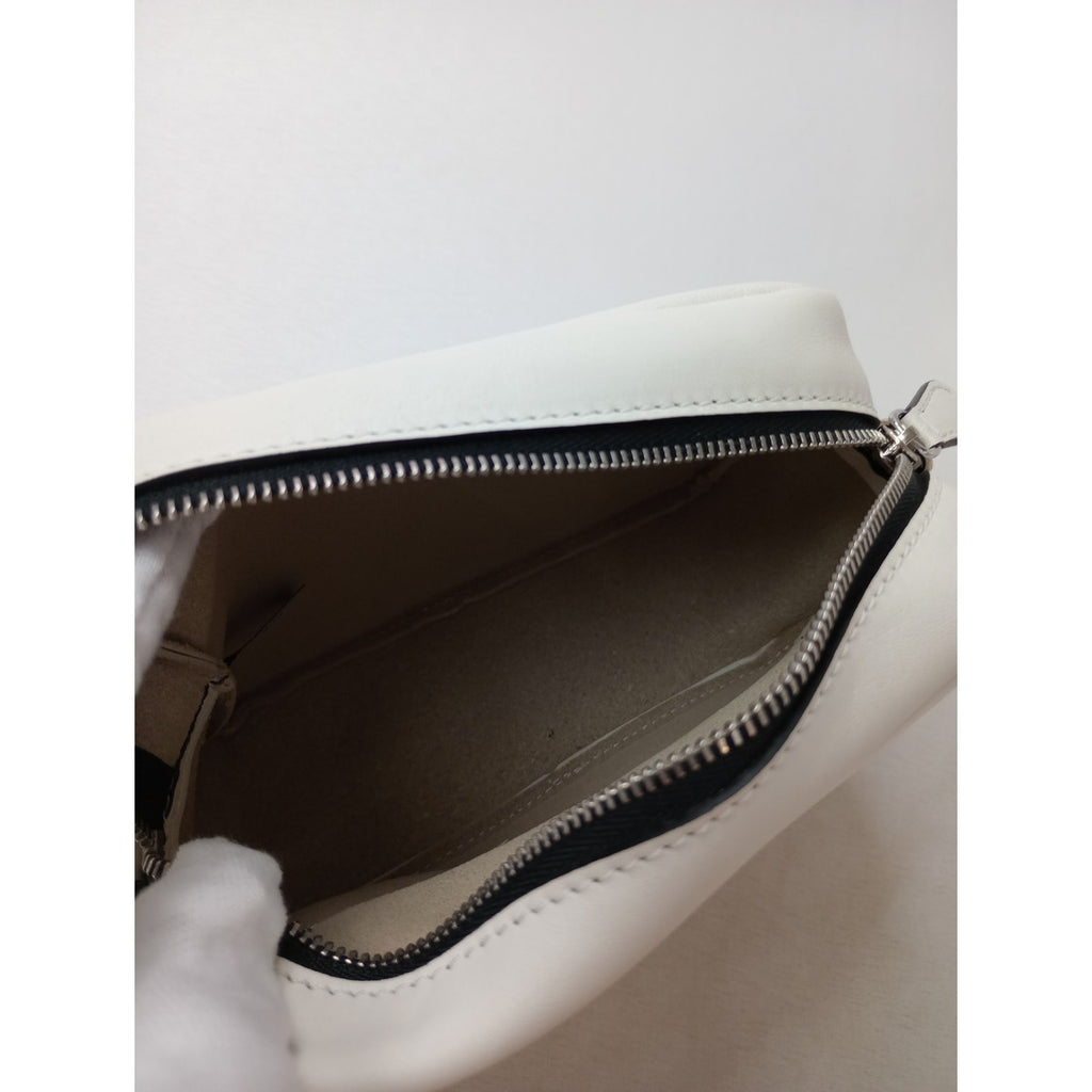 J&MDAVIDSON ジェイアンドエムデヴィッドソン LIPSTICK POUCH WITH STUDS リップスティック ポーチ ウィズ スタッズ ショルダーバッグ 白  【中古】
