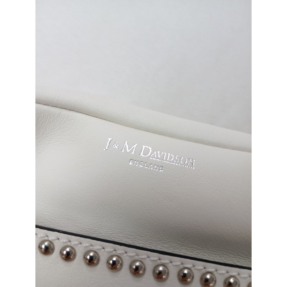 J&MDAVIDSON ジェイアンドエムデヴィッドソン LIPSTICK POUCH WITH STUDS リップスティック ポーチ ウィズ スタッズ ショルダーバッグ 白  【中古】