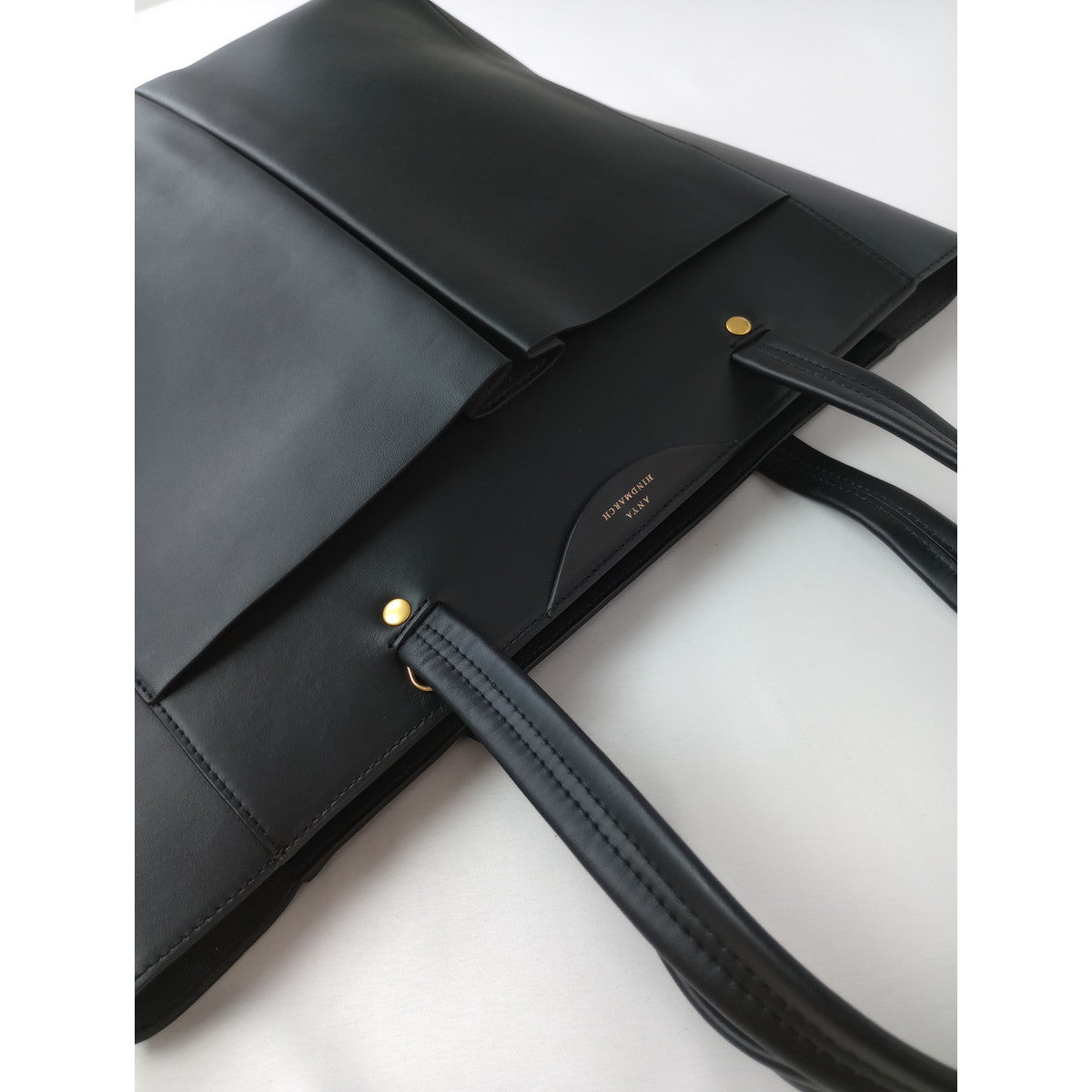 ANYA HINDMARCH アニヤハインドマーチ  NEVIS TOTE  ネービス  レザー トート バッグ Circus サーカス 黒 ブラック【中古】