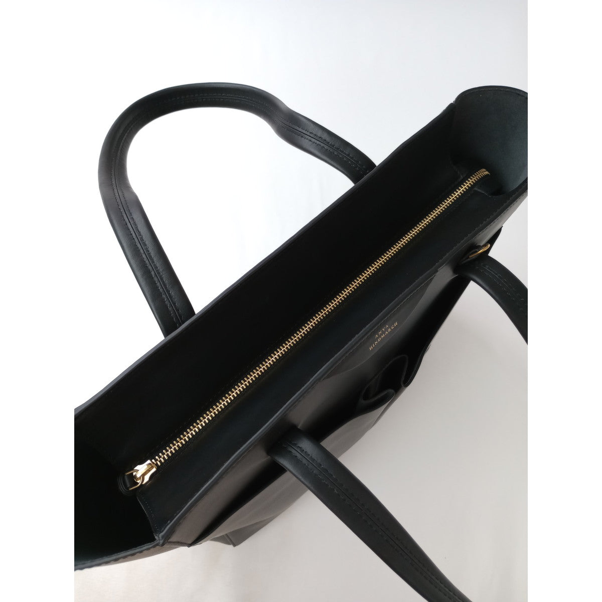 ANYA HINDMARCH アニヤハインドマーチ  NEVIS TOTE  ネービス  レザー トート バッグ Circus サーカス 黒 ブラック【中古】