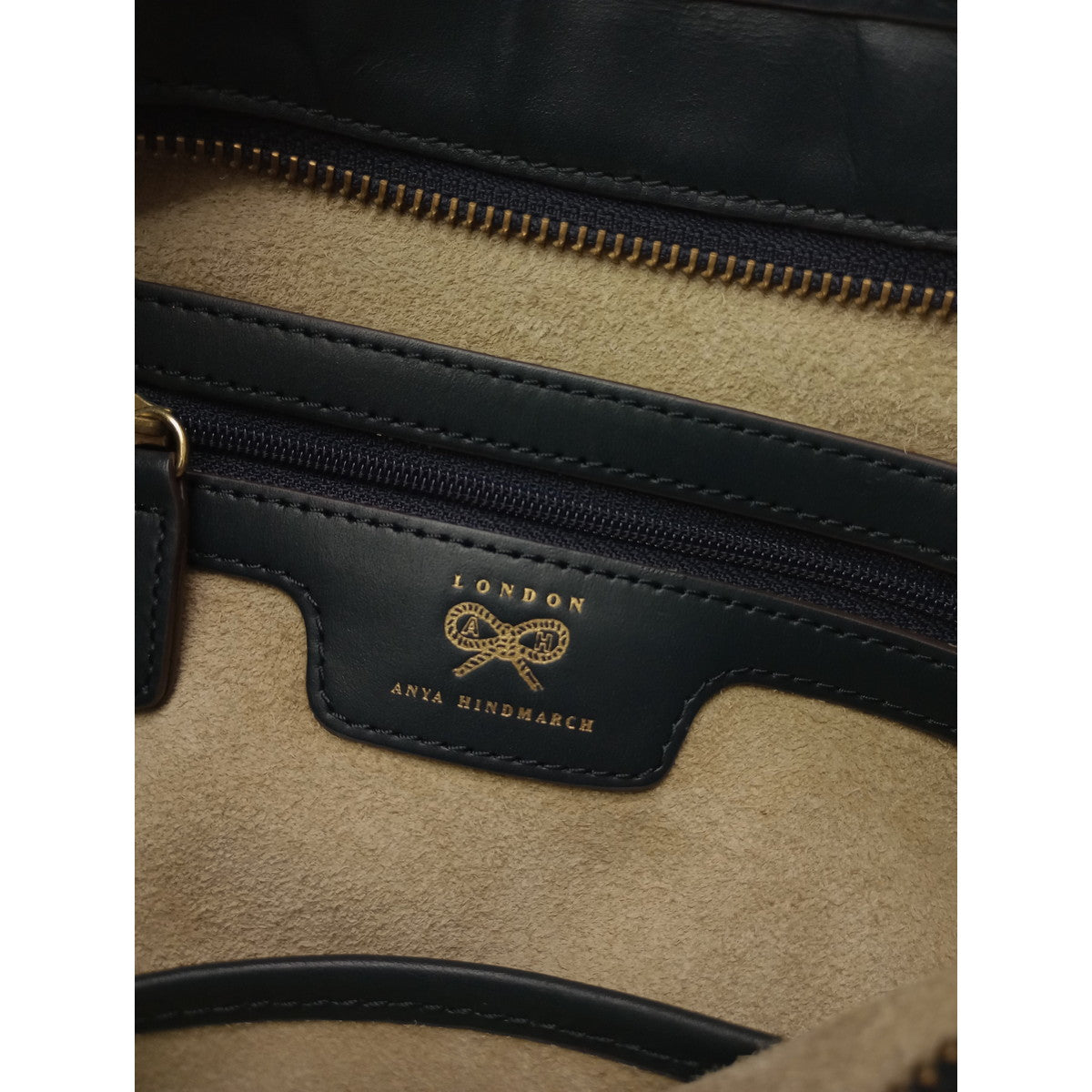 ANYA HINDMARCH  アニヤハインドマーチ  編み込み レザー ショルダーバッグ ネイビー 【中古】