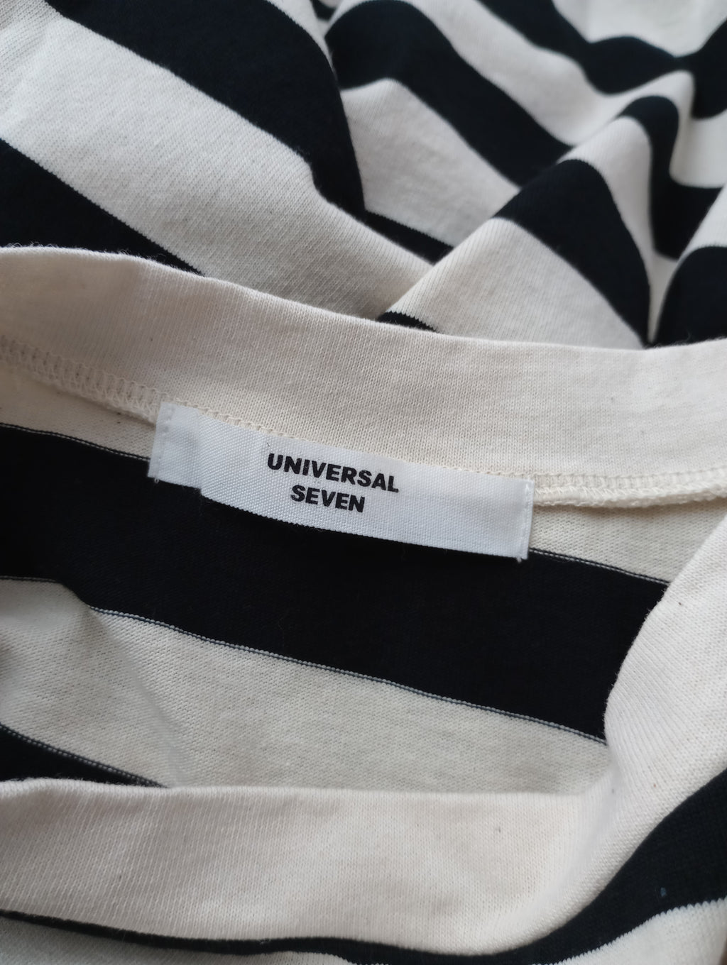 26SS UNIVERSAL SEVEN  ユニヴァーサルセブン 度詰め天竺フリルスリーブPO ボーダー プルオーバー カットソー トップス アイボリー 黒 ブラック (2M＋3852)【中古】