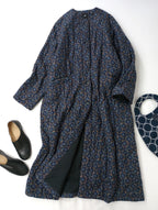 maison de soil メゾンドソイル PADDED SILK PRINT C-NECK FRONT BUTTON COAT シルク100％  総柄 キルティング ロング コート アウター  ブルー 黒 ブラック 【中古】