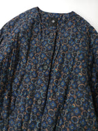 maison de soil メゾンドソイル PADDED SILK PRINT C-NECK FRONT BUTTON COAT シルク100％  総柄 キルティング ロング コート アウター  ブルー 黒 ブラック 【中古】