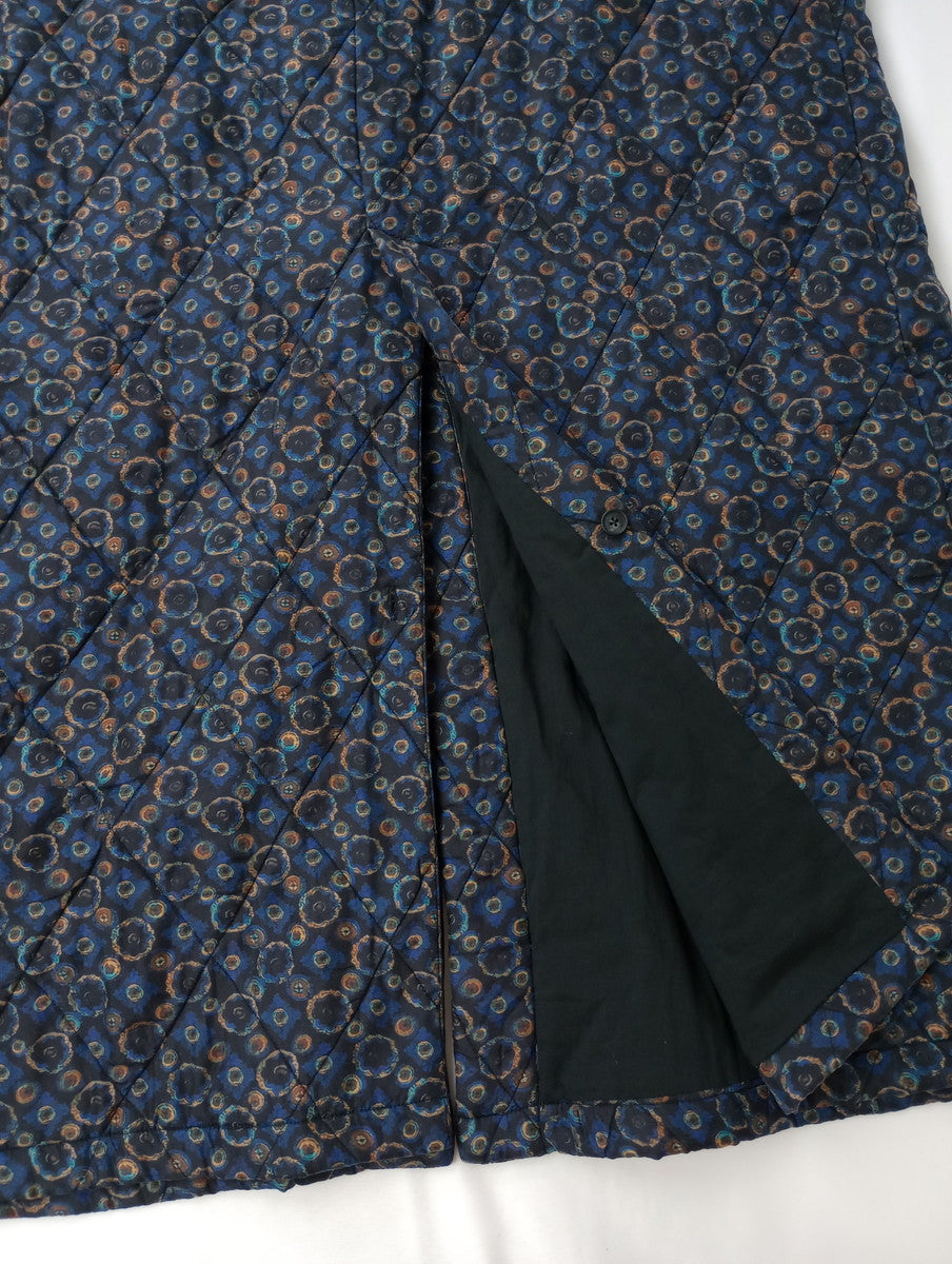 maison de soil メゾンドソイル PADDED SILK PRINT C-NECK FRONT BUTTON COAT シルク100％  総柄 キルティング ロング コート アウター  ブルー 黒 ブラック 【中古】