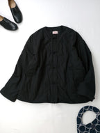 mao made マオメイド ナチュラン取扱い 洗いざらしクロス中綿チャイナ ノーカラー ジャケット 黒【中古】 ブラック 【中古】