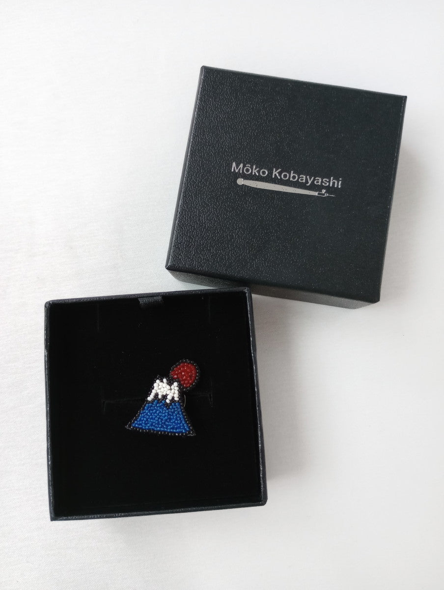 Moko Kobayashi 小林モー子 富士山PIN ピン ブローチ ブルー 青 白 赤 【中古】