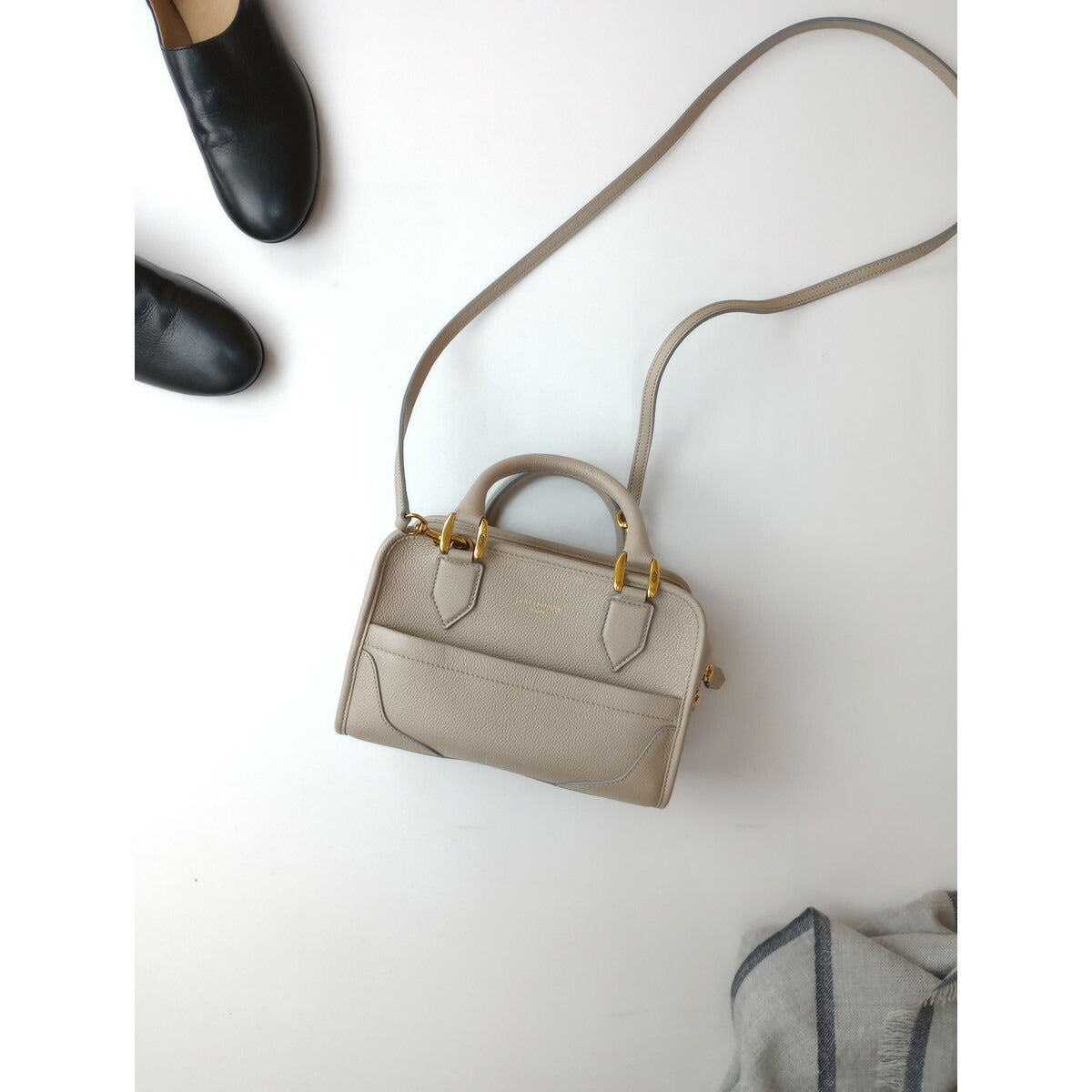 J&M DAVIDSON ジェイアンドエム デヴィッドソン MIA CUBE ミア キューブ ミニ レザー ショルダーバッグ WARM TAUPE ベージュ【中古】