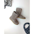 UGG アグ Classic Short II クラシック ショート ムートン ブーツ グレー US6 23 靴 (24M＋0810) 【中古】