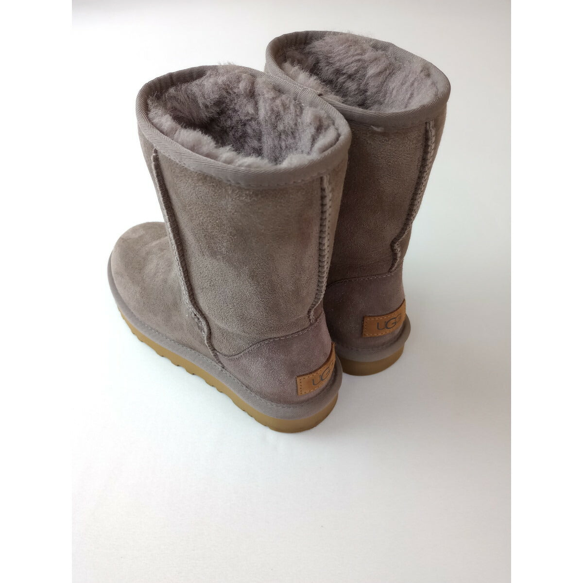 UGG アグ Classic Short II クラシック ショート ムートン ブーツ グレー US6 23 靴 (24M＋0810) 【中古】