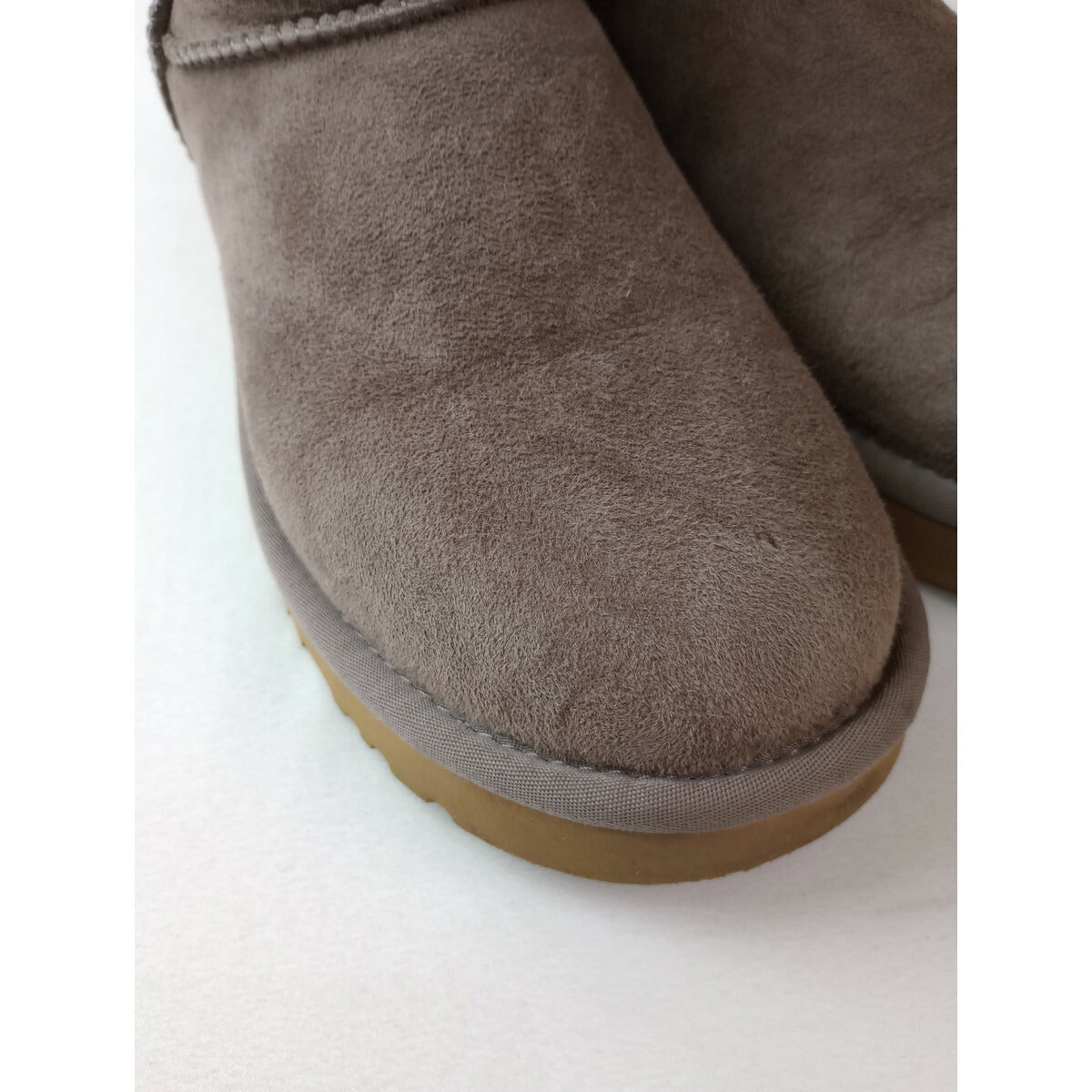 UGG アグ Classic Short II クラシック ショート ムートン ブーツ グレー US6 23 靴 (24M＋0810) 【中古】