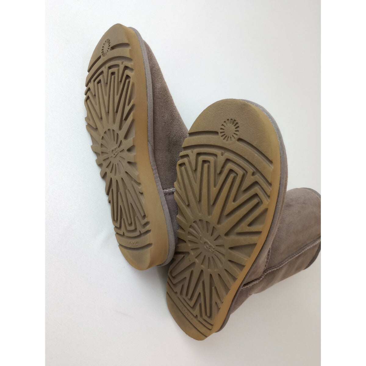 UGG アグ Classic Short II クラシック ショート ムートン ブーツ グレー US6 23 靴 (24M＋0810) 【中古】