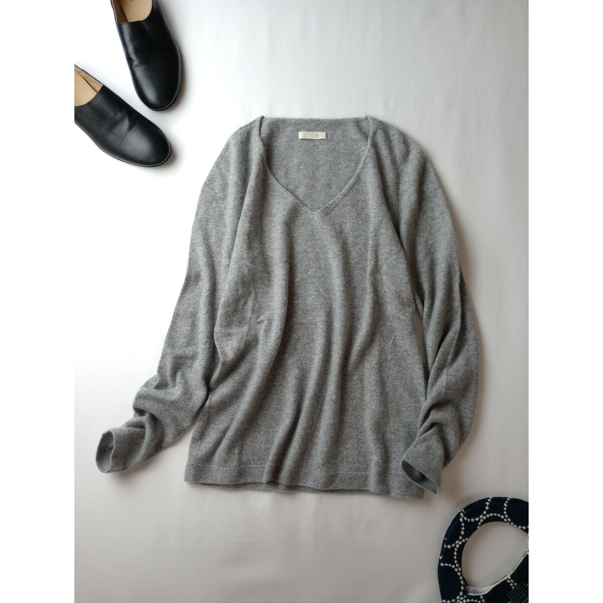 糸衣 itoi KIDO PURE CASHMERE カシミヤ Vネッ ク ニット 長袖 トップス セーター 1 グレー (22M＋0571)【中古】