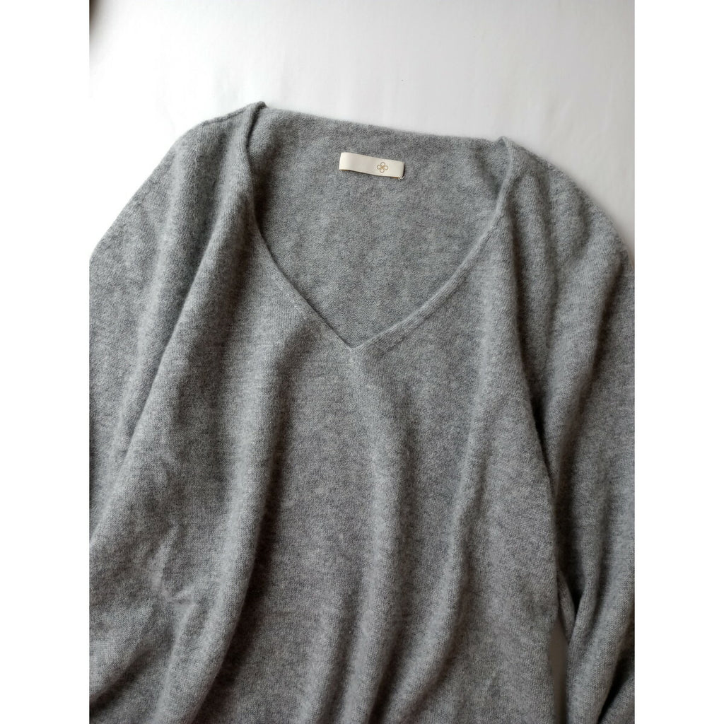 糸衣 itoi KIDO PURE CASHMERE カシミヤ Vネッ ク ニット 長袖 トップス セーター 1 グレー (22M＋0571)【中古】