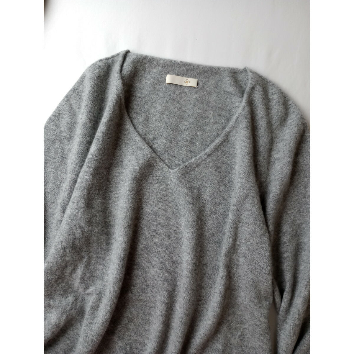 糸衣 itoi KIDO PURE CASHMERE カシミヤ Vネッ ク ニット 長袖 トップス セーター 1 グレー (22M＋0571)【中古】