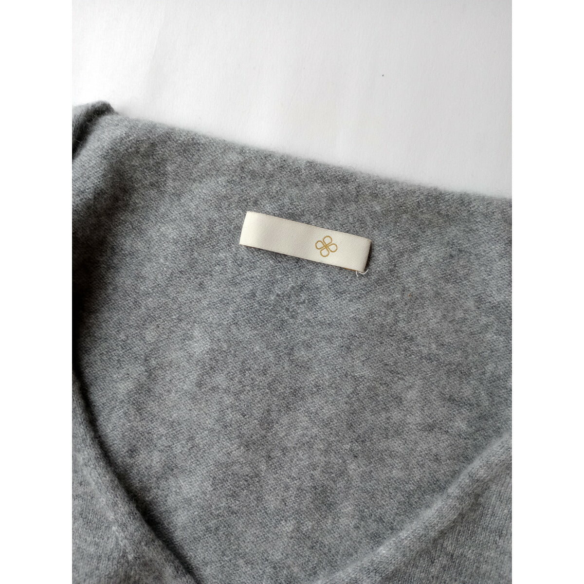 糸衣 itoi KIDO PURE CASHMERE カシミヤ Vネッ ク ニット 長袖 トップス セーター 1 グレー (22M＋0571)【中古】