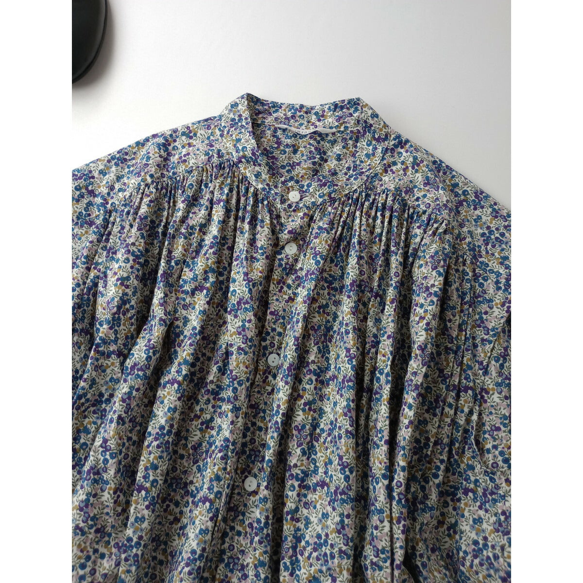 24SS TOUJOURSトゥジューPleated Sleeveless Long Shirtリバティベリーフラワー花柄 コットンシャツスリーブレス ブラウスギャザー2ブルー【中古】