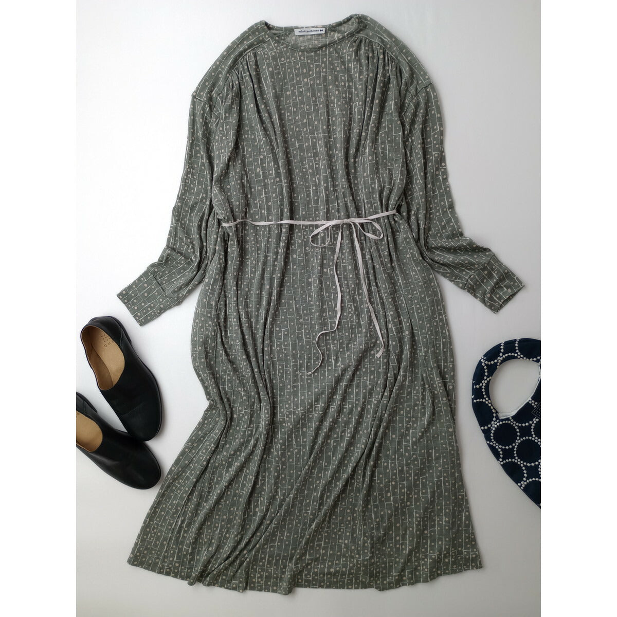 mina perhonen ミナペルホネン winter travel ウール100％ ロング ワンピース 長袖 くすみ カーキ 38【中古】