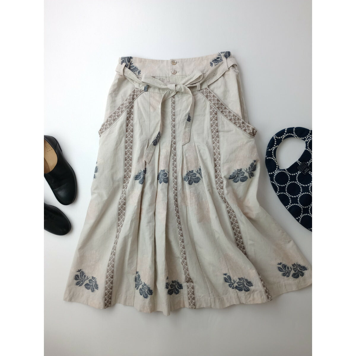 GASA ガサ 湖水の淵の花 ハカマ ロング スカート 生成り【中古】
