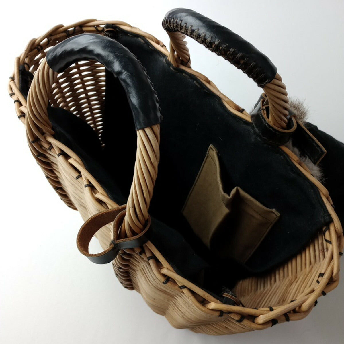 ebagos エバゴス ファー 付き かご 藤 バッグ 黒 ブラック【中古】