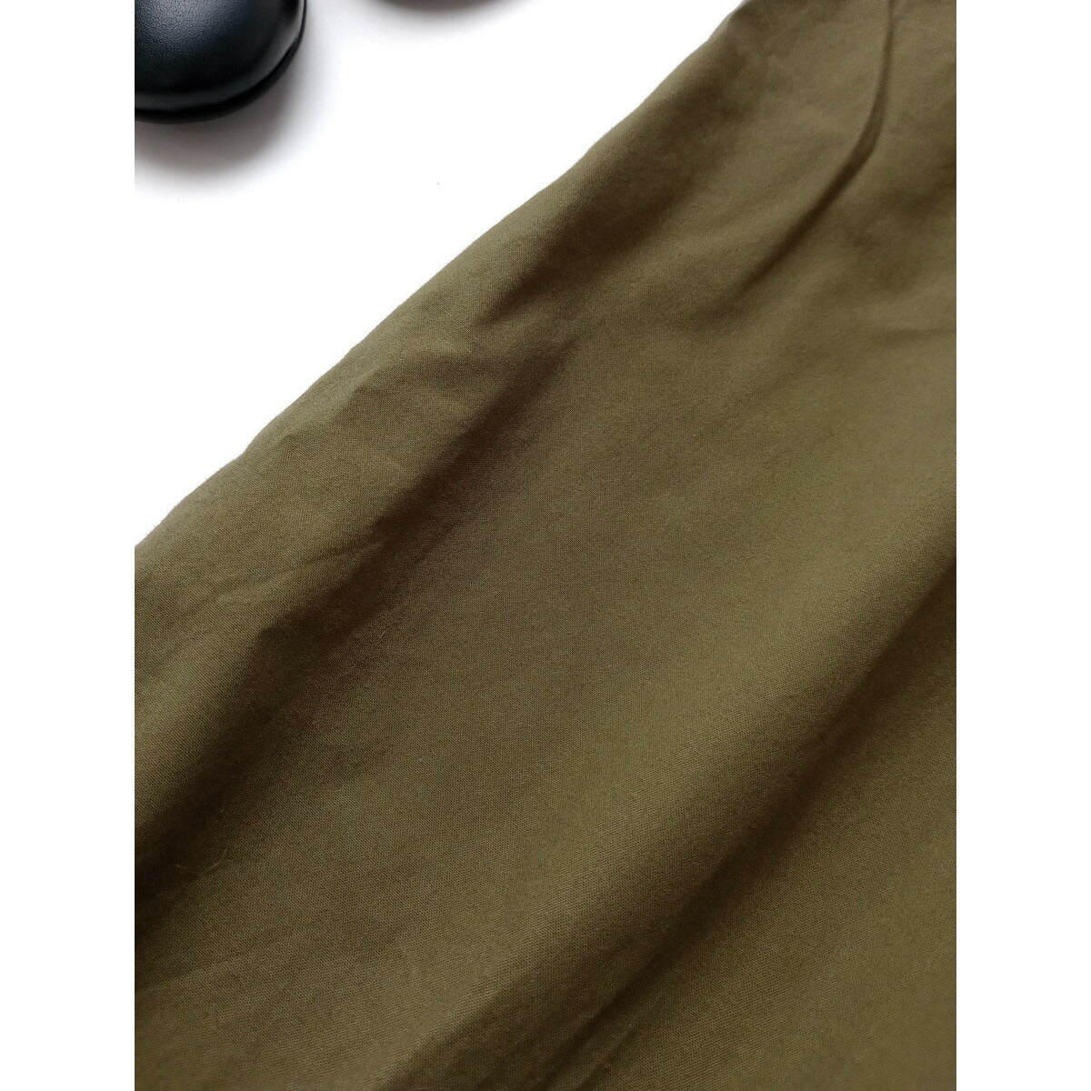 24SS MHL エムエイチエル マーガレットハウエル CRISP COTTON PLAINWEAVE ベルト付き コットン 綿 100％ パンツ カーキ 1【中古】