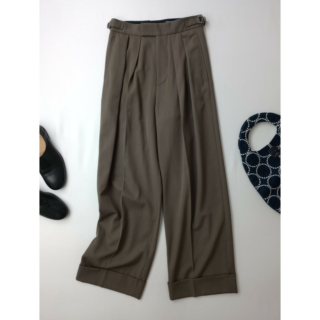 24AW MARGARET HOWELL マーガレットハウエル FLUID WOOL TROUSERS ウール 毛 100％ トラウザー スラックス パンツ カーキ 0【中古】