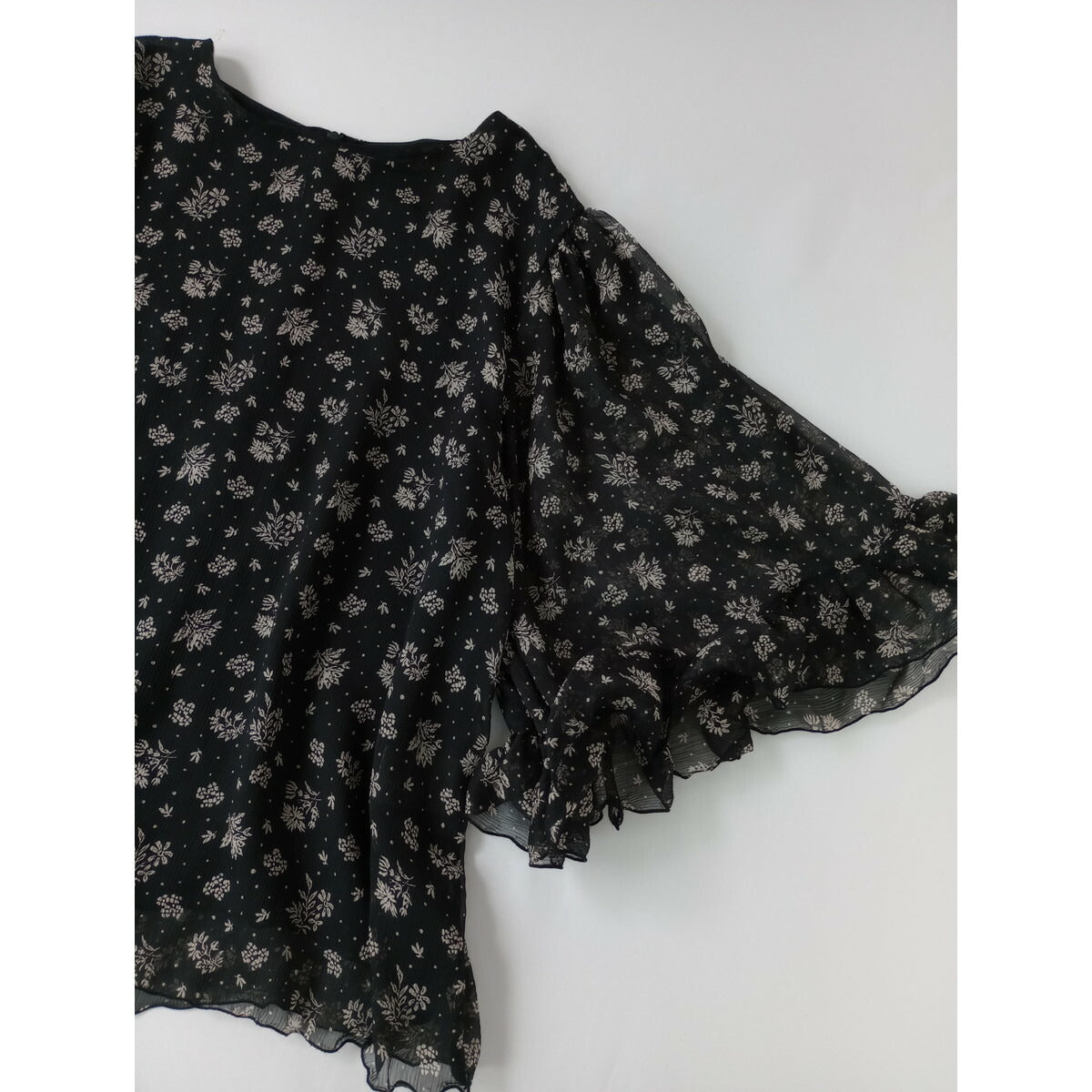 Cloth&Cross クロスアンドクロス フラワー プリント 花柄 プルオーバー ブラウス スカート セットアップ 黒 ブラック【中古】