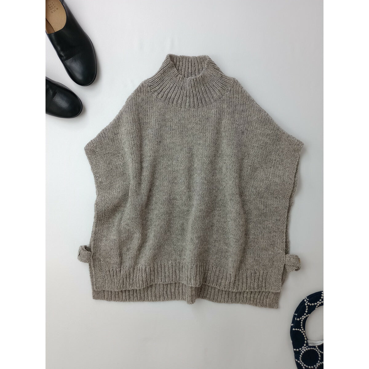 utilite ユティリテ ペルー ハイランド ウール モック ネック ニット ベスト ライトグレー (16M＋2766)【中古】