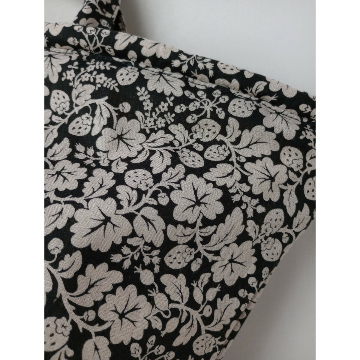 R&D.M.Co- OLDMANS TAILOR オールドマンズテーラー ワイルドベリー 花柄 マルシェ バッグ 黒 ブラック 白【中古】