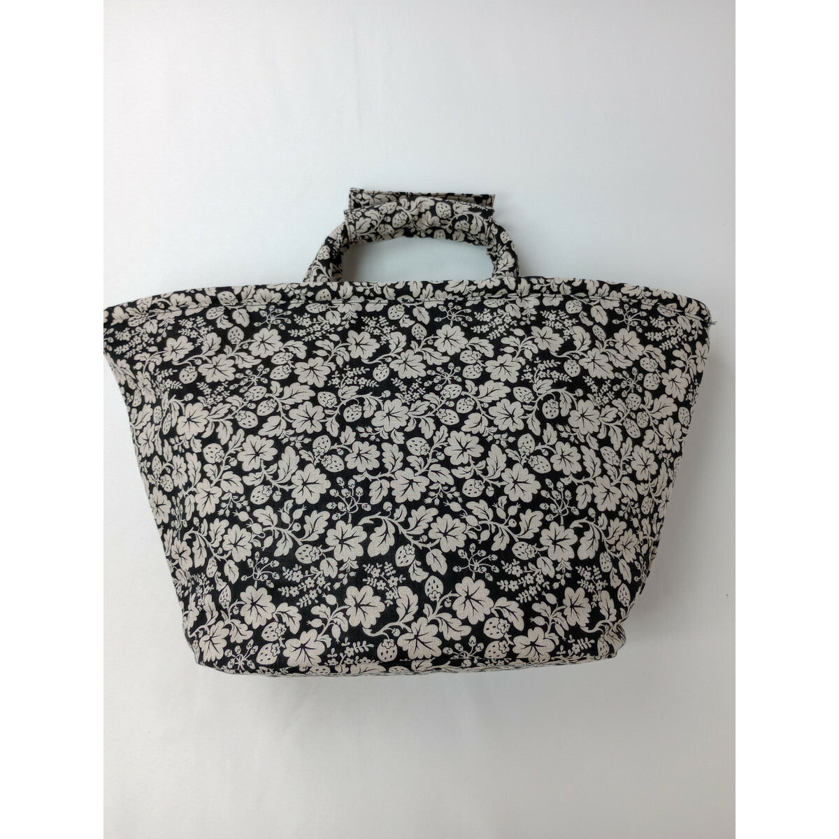 R&D.M.Co- OLDMANS TAILOR オールドマンズテーラー ワイルドベリー 花柄 マルシェ バッグ 黒 ブラック 白【中古】