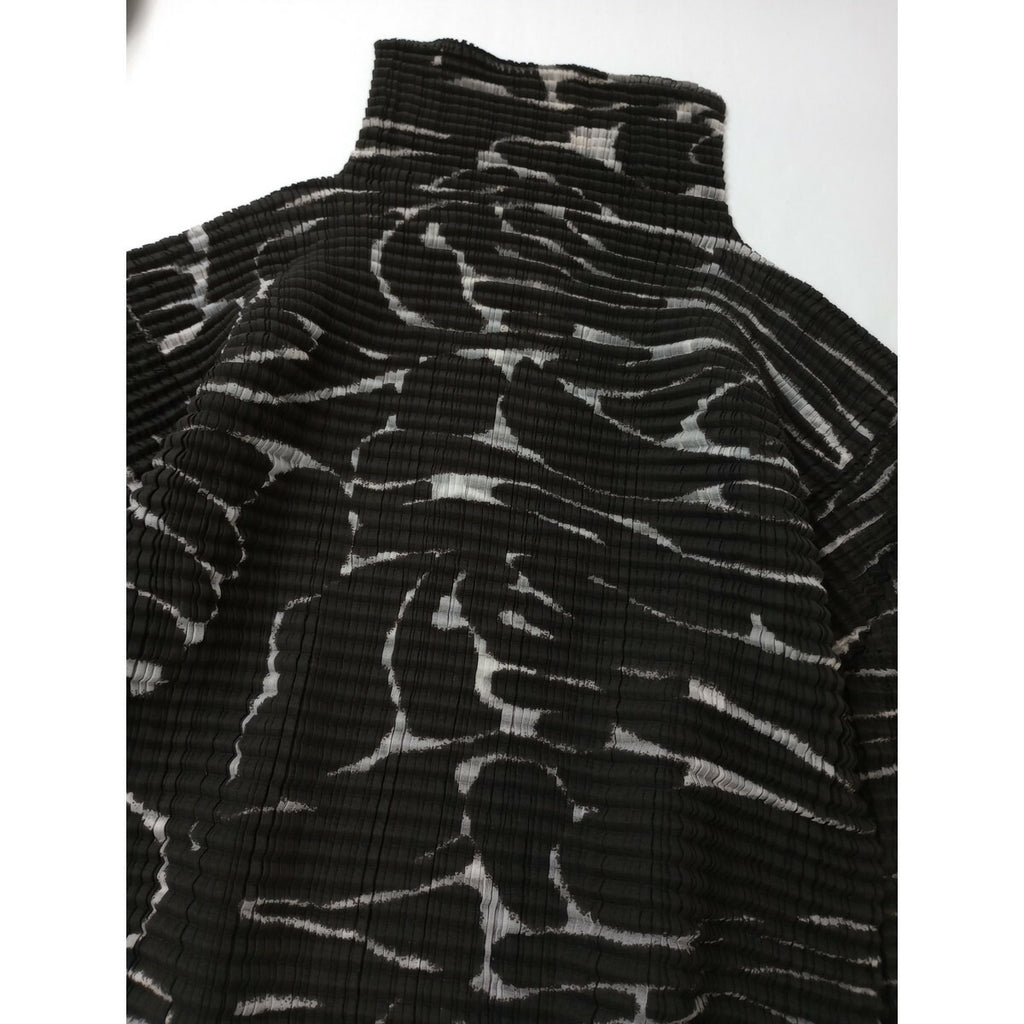ISSEY MIYAKE イッセイミヤケ プリーツ プルオーバー ハイネック トップス カットソー 長袖 総柄 ダークブラウン M【中古】