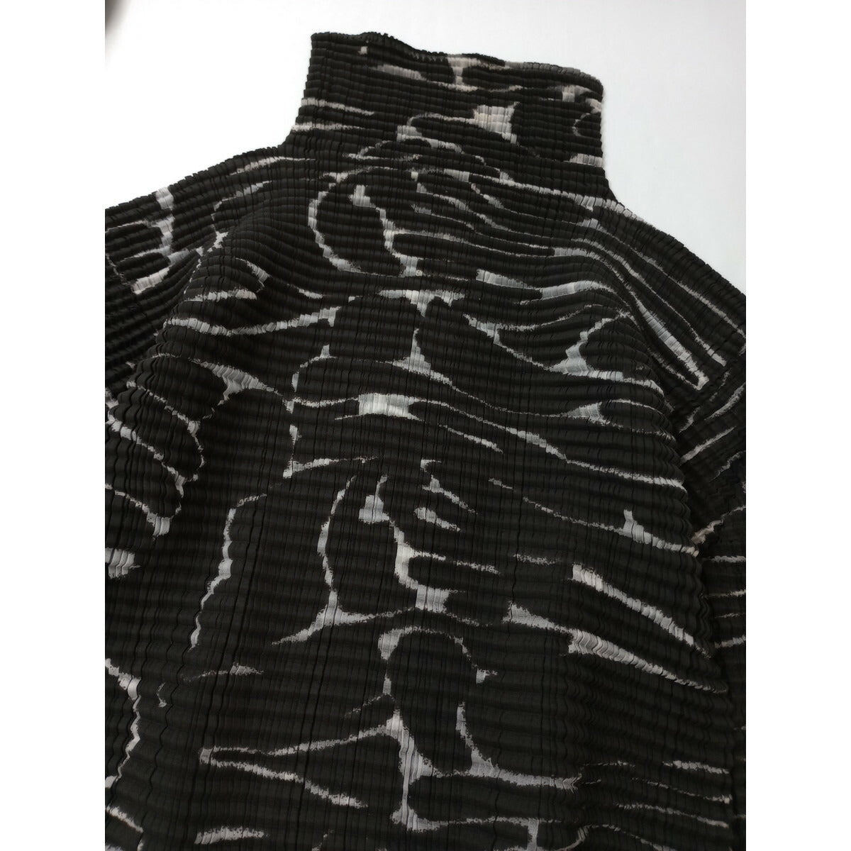 ISSEY MIYAKE イッセイミヤケ プリーツ プルオーバー ハイネック トップス カットソー 長袖 総柄 ダークブラウン M【中古】