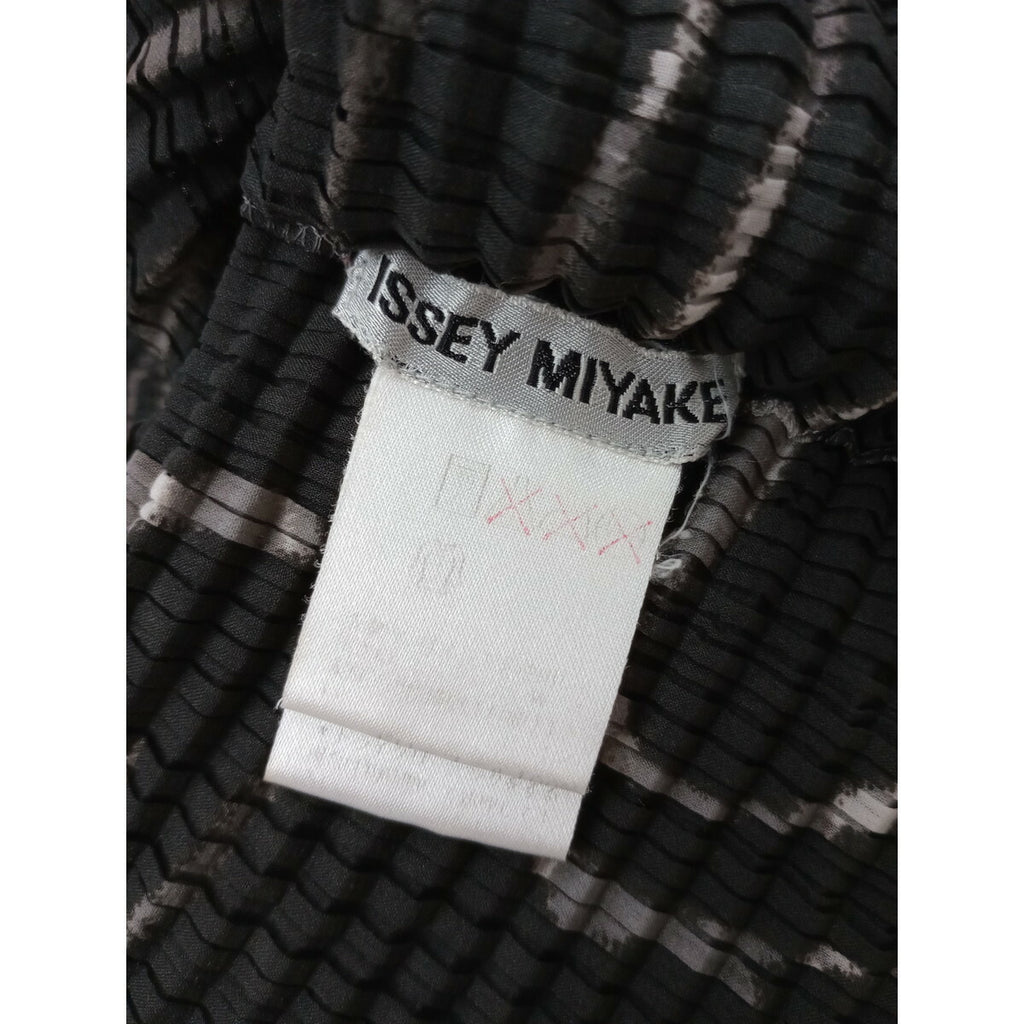 ISSEY MIYAKE イッセイミヤケ プリーツ プルオーバー ハイネック トップス カットソー 長袖 総柄 ダークブラウン M【中古】