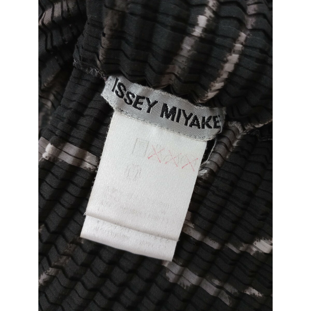 ISSEY MIYAKE イッセイミヤケ プリーツ プルオーバー ハイネック トップス カットソー 長袖 総柄 ダークブラウン M【中古】