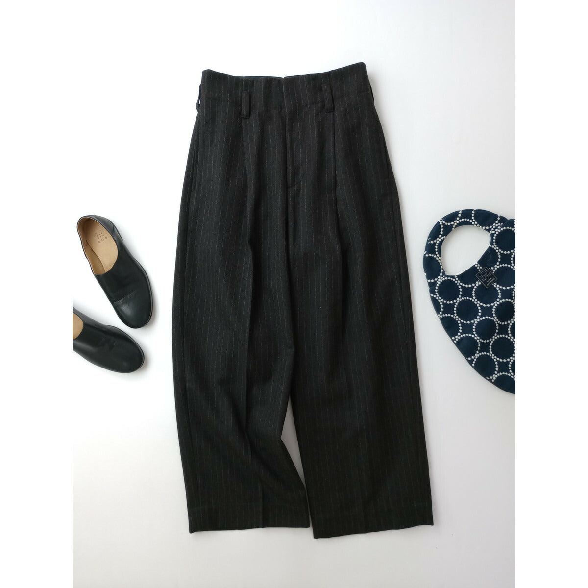 MARGARET HOWELL マーガレットハウエル ウール 毛 100％ ストライプ ストライプ タック パンツ ダークグレー 2 (12M＋1741)【中古】