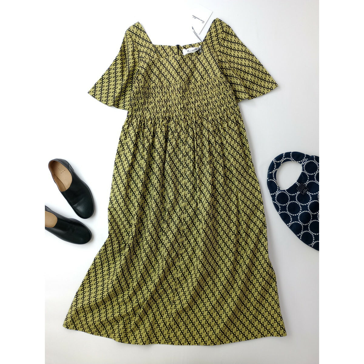 新品 SARA MALLIKA サラマリカ GEOMETRIC PATTERN DRESS 総柄 半袖 ロング ワンピース 黒 ブラック グリーンイエロー【中古】