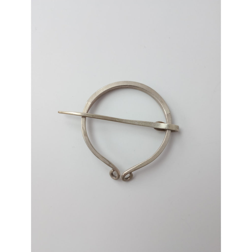 cicafu metal works チカフ メタルワークス Latvia brooch silver ラトビア ブローチ シルバー アクセサリー  【中古】