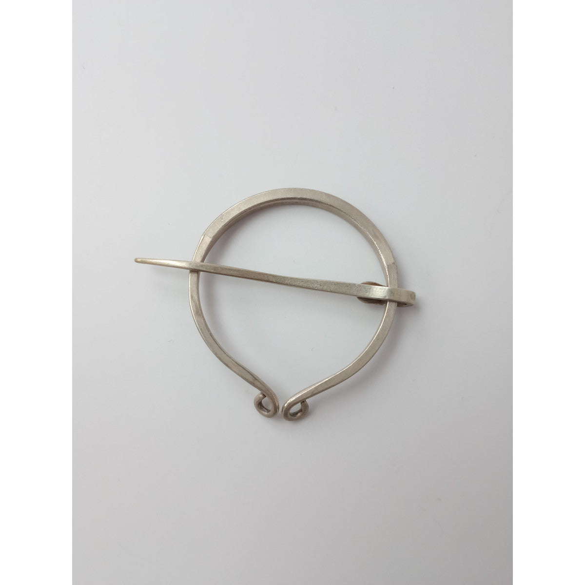 cicafu metal works チカフ メタルワークス Latvia brooch silver ラトビア ブローチ シルバー アクセサリー  【中古】