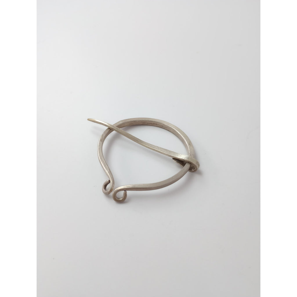 cicafu metal works チカフ メタルワークス Latvia brooch silver ラトビア ブローチ シルバー アクセサリー  【中古】