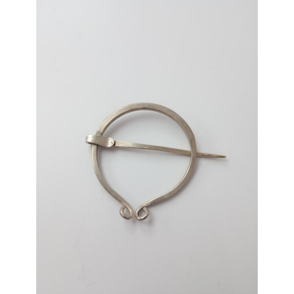 cicafu metal works チカフ メタルワークス Latvia brooch silver ラトビア ブローチ シルバー アクセサリー  【中古】