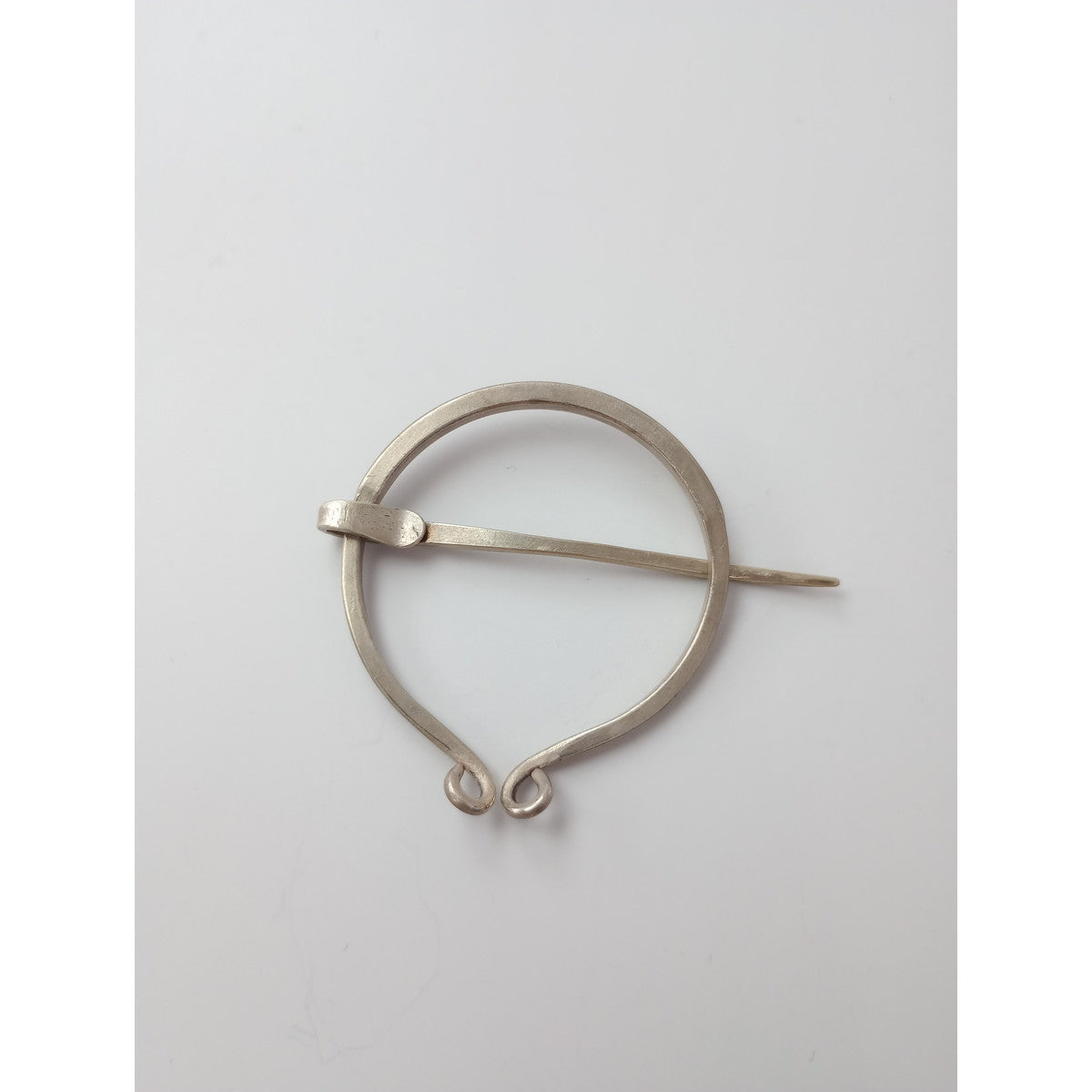cicafu metal works チカフ メタルワークス Latvia brooch silver ラトビア ブローチ シルバー アクセサリー  【中古】