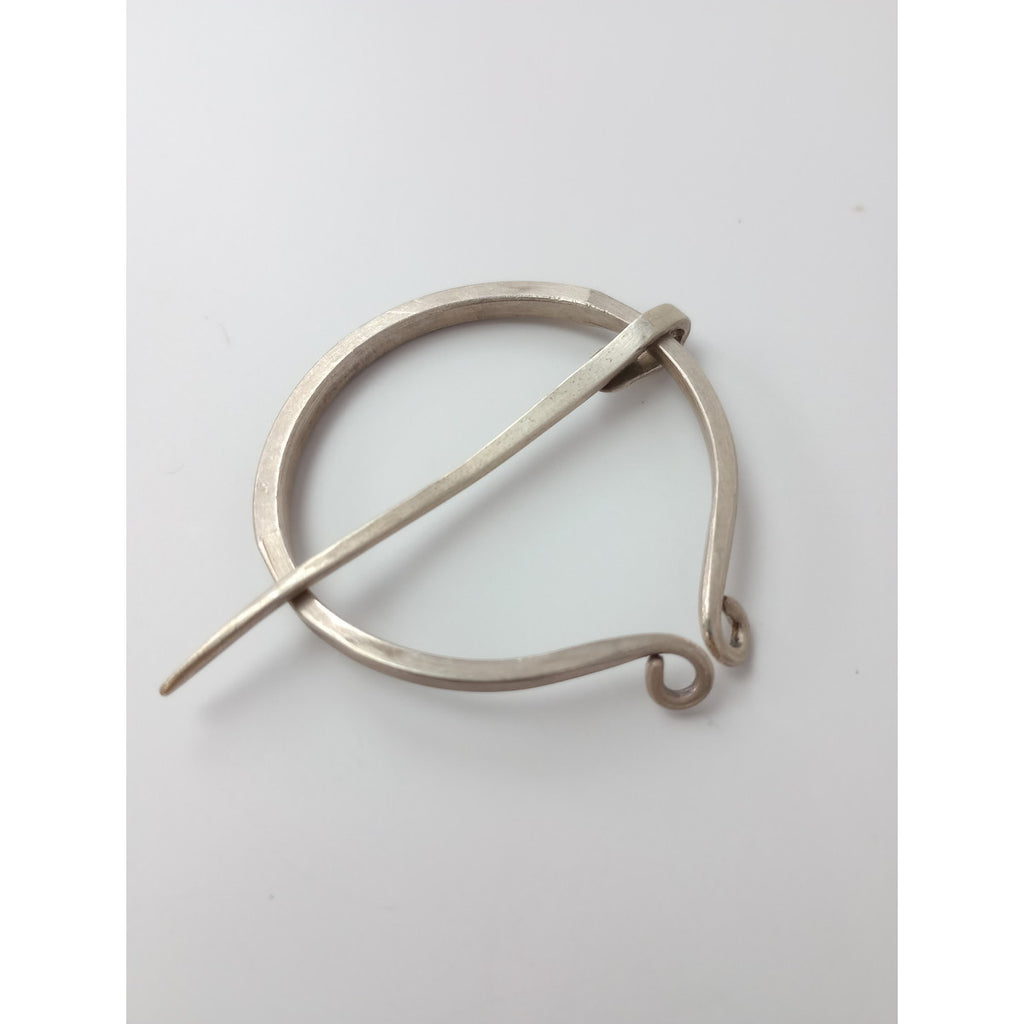 cicafu metal works チカフ メタルワークス Latvia brooch silver ラトビア ブローチ シルバー アクセサリー  【中古】