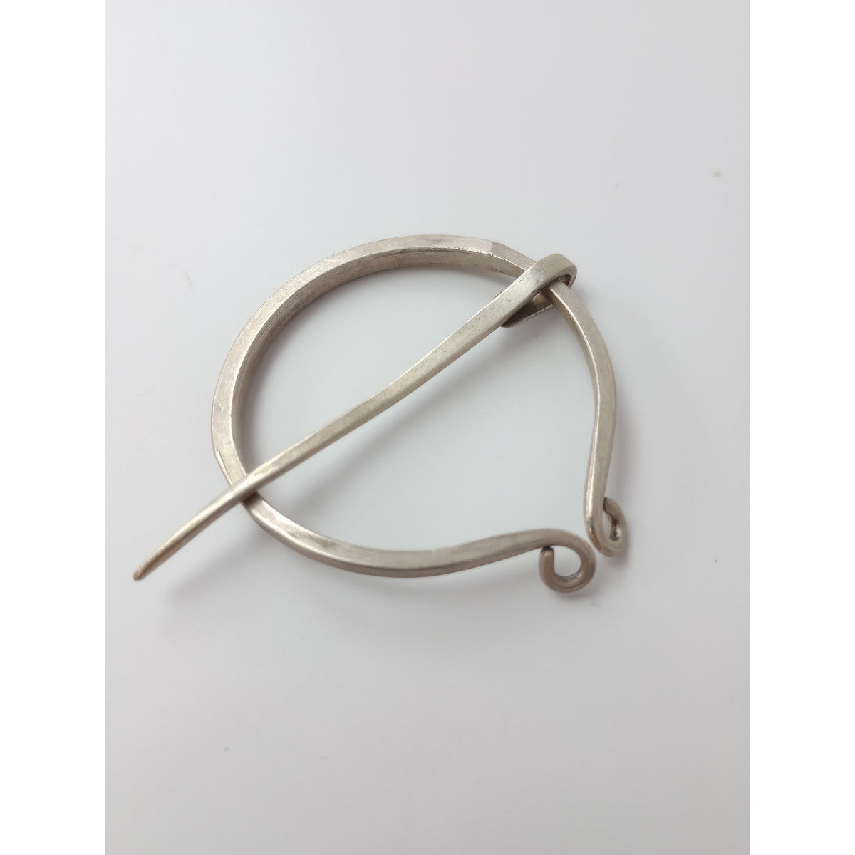 cicafu metal works チカフ メタルワークス Latvia brooch silver ラトビア ブローチ シルバー アクセサリー  【中古】
