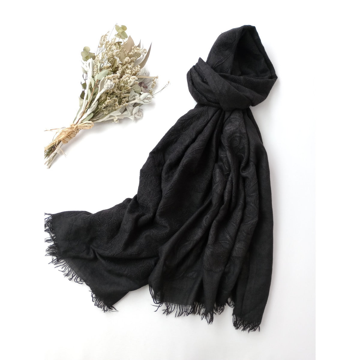Cruciani クルチアーニ カシミヤ シルク 大判ストール 刺繍  ボタニカル 黒 ブラック  【中古】