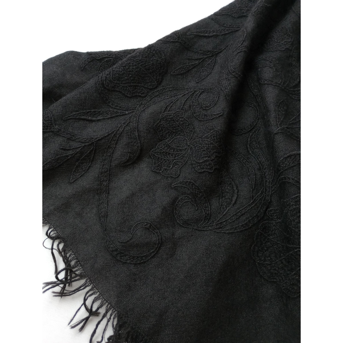Cruciani クルチアーニ カシミヤ シルク 大判ストール 刺繍  ボタニカル 黒 ブラック  【中古】