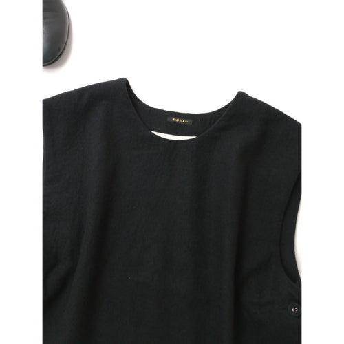 R&D.M.Co- OLDMANS TAILOR オールドマンズテーラー FRILL DECORATION BUTTON BIB フリルデコレーションボタンビブ 黒 ブラック (6M＋2753)【中古】